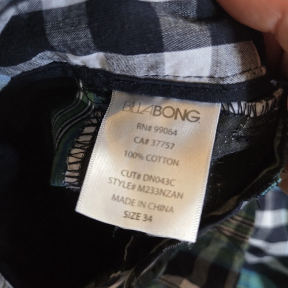 Billabong | Men's Plaid Flat Front Shorts, Size 34 - Picture 5 of 8